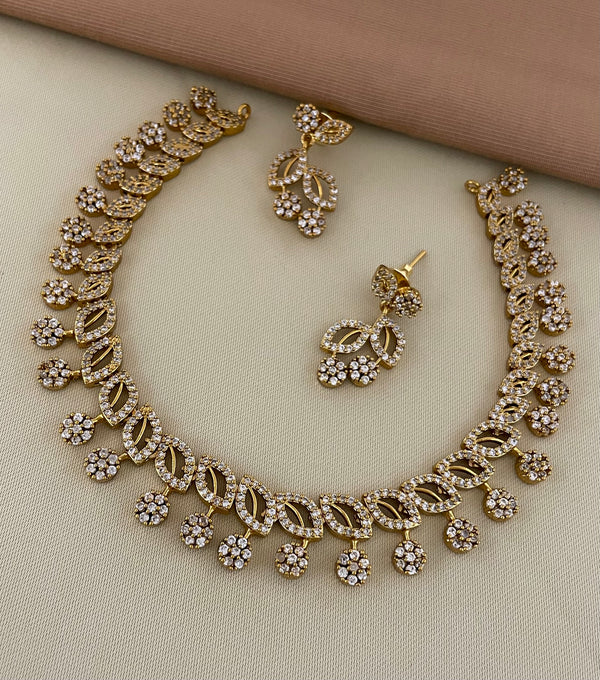 Gorgeous Leaf Shaped Round Round Necklace Set