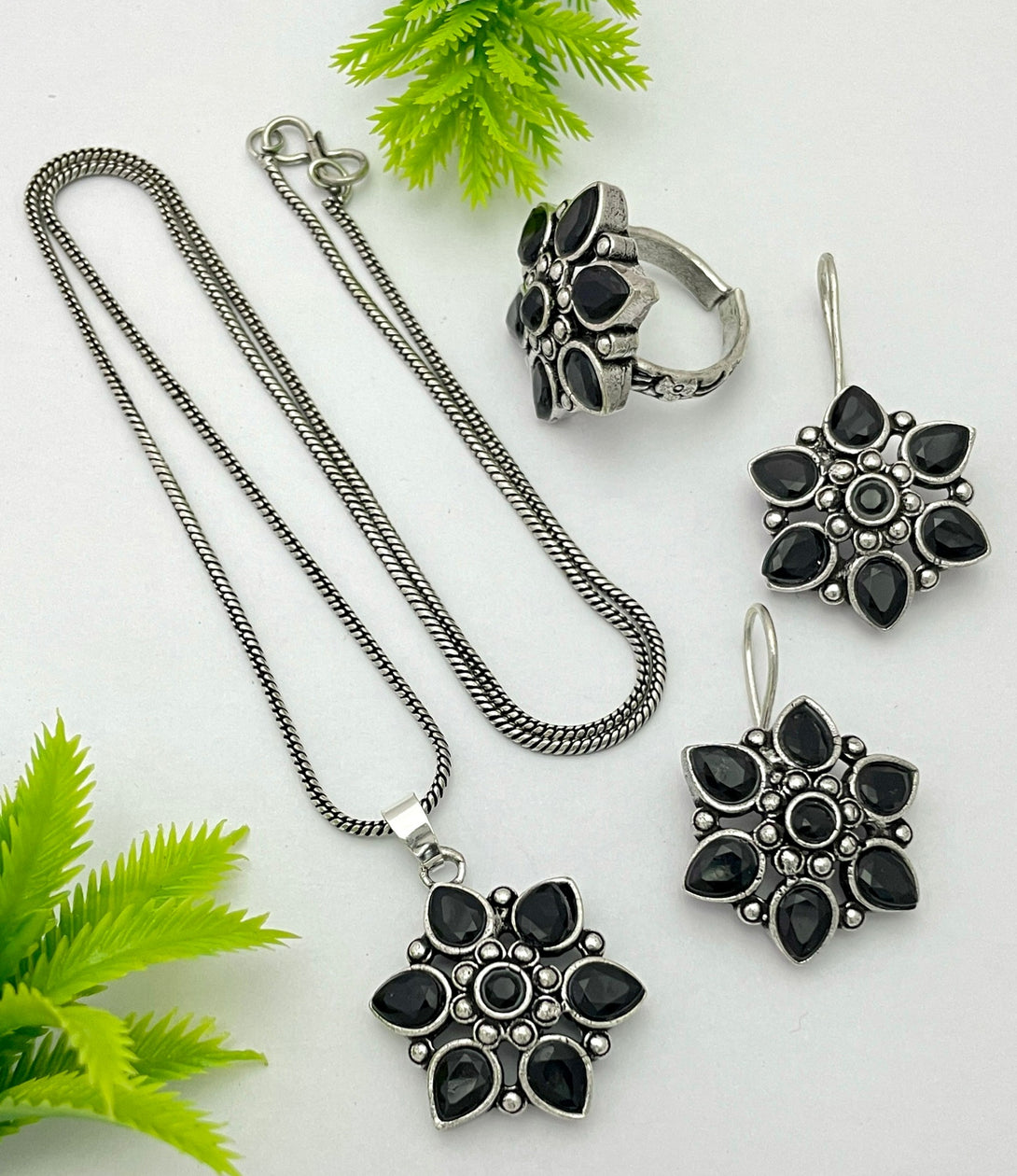 Exclusive Black Flower Pendent Set - Kanyaa