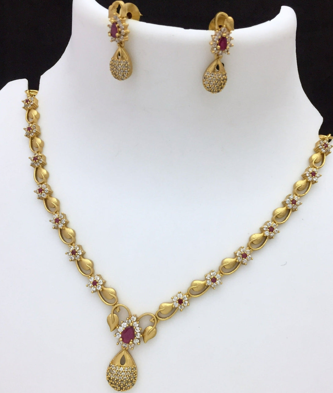 Gorgeous Leaf Elite Red Necklace Set - Kanyaa